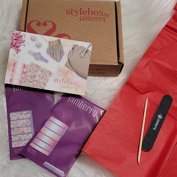Jamberry complete new March 2015 stylebox - Picture 1 of 2